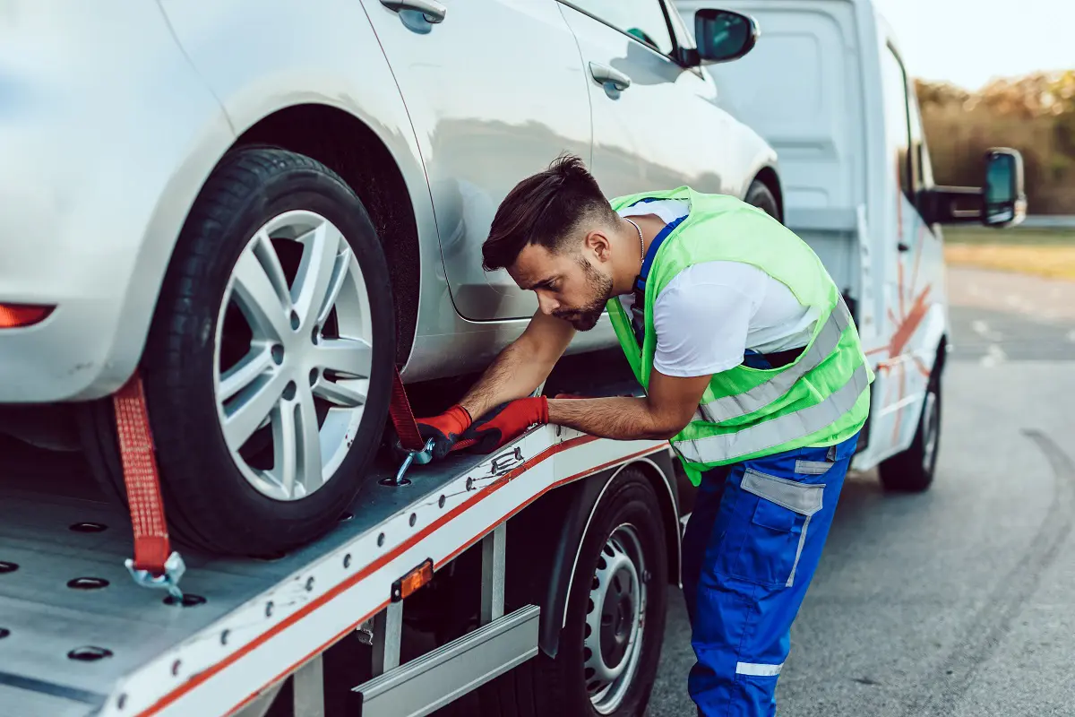 Expert 24/7 emergency tow truck and professional roadside assistance services in Wesley Chapel